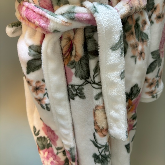 Super Soft Plush Robe, size S/M - Picture 3 of 5